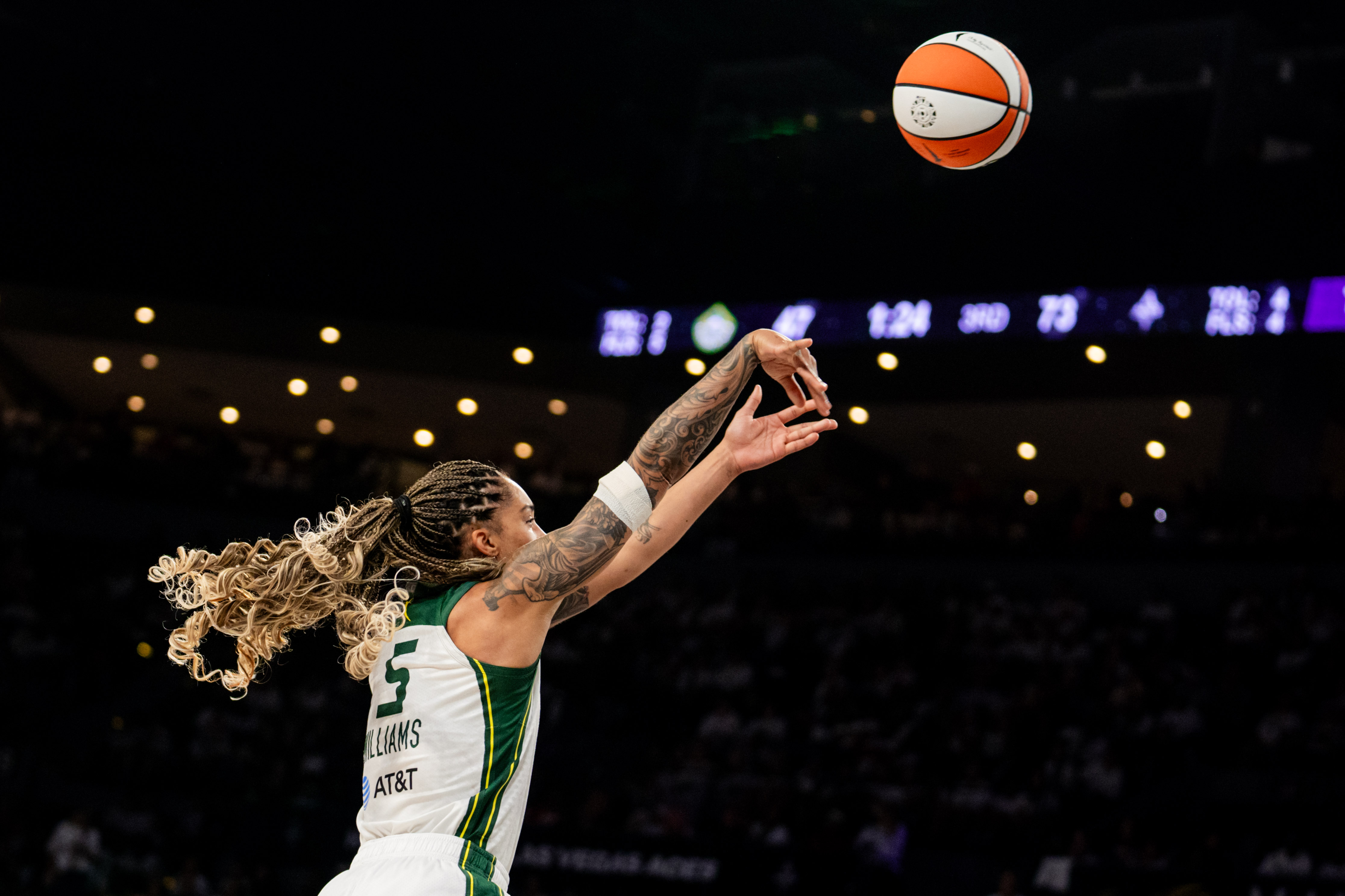 2025 WNBA Playoffs Round 1 Game 1: Seattle @ Las Vegas, 102-77